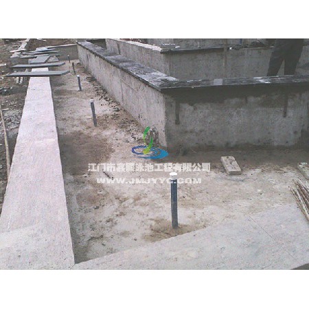 中山利和廣場45樓空中室內恒溫游泳池