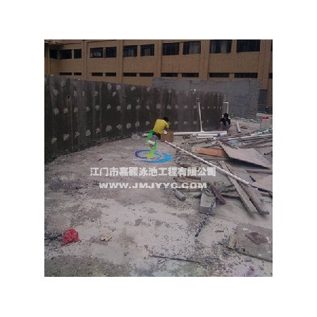 朗晴新天地小區游泳池