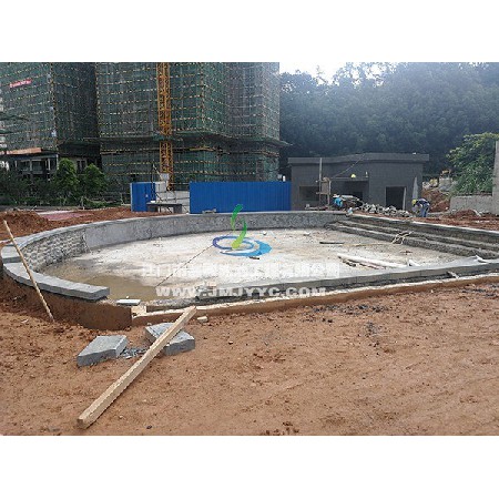 格林春天小區游泳池